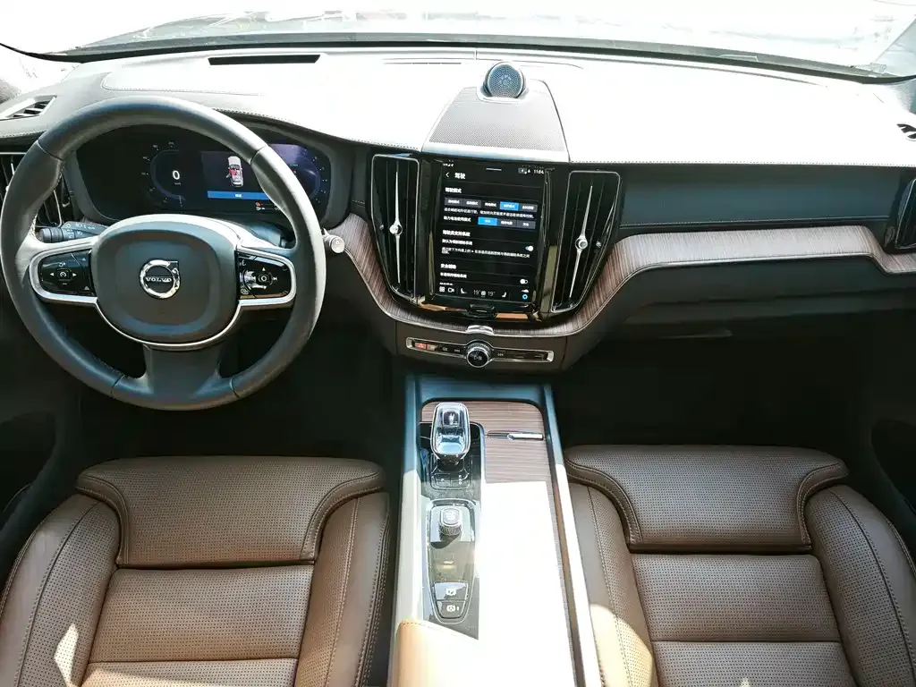 Volvo XC60 PHEV 2024 из CN, фото 7