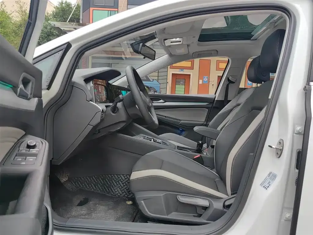 Volkswagen Golf 2022 из CN, фото 8