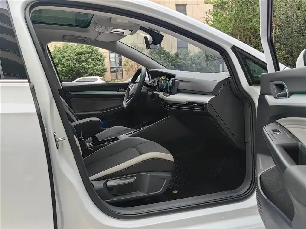 Volkswagen Golf 2022 из CN, фото 3