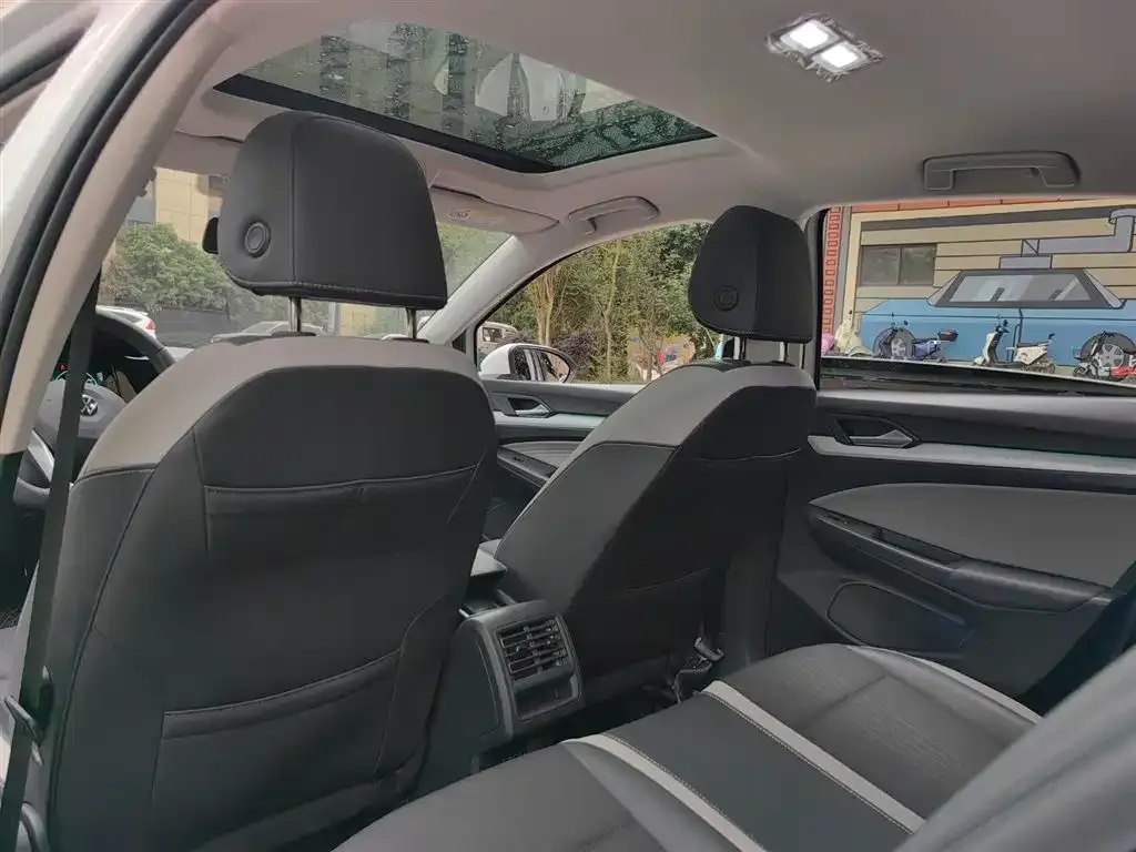 Volkswagen Golf 2022 из CN, фото 4
