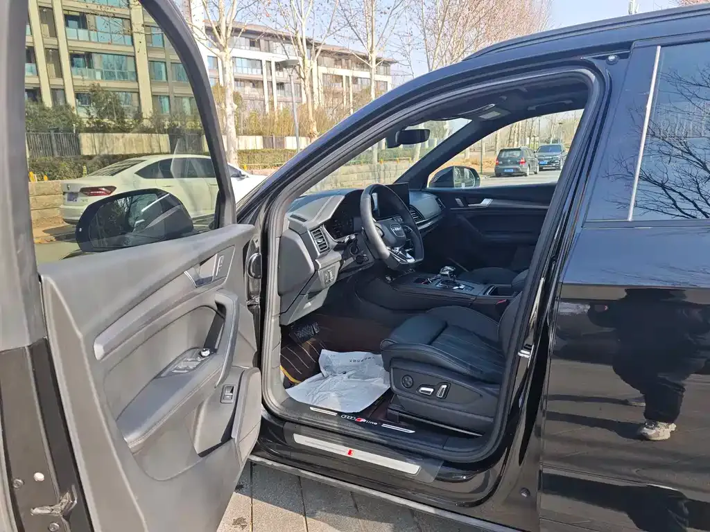 Audi Q5L 2023 из CN, фото 2