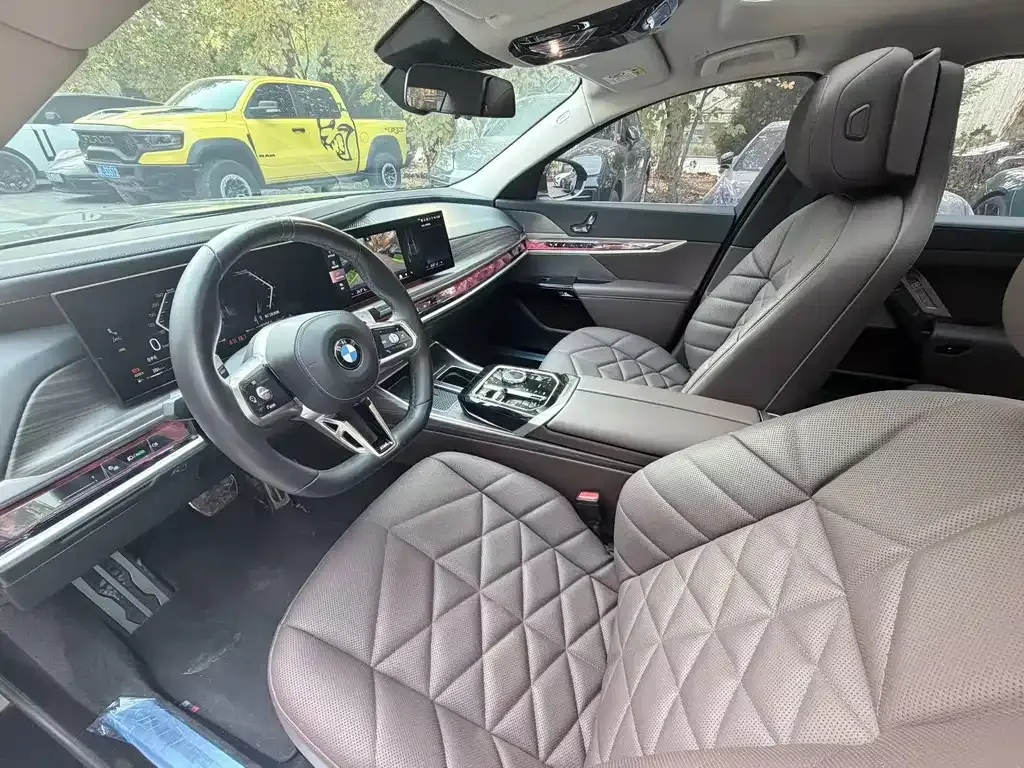BMW 7 Series 2024 из CN, фото 4