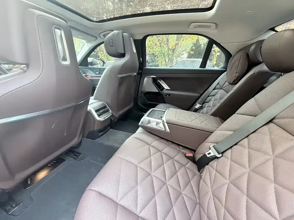 BMW 7 Series 2024 из CN, фото 5