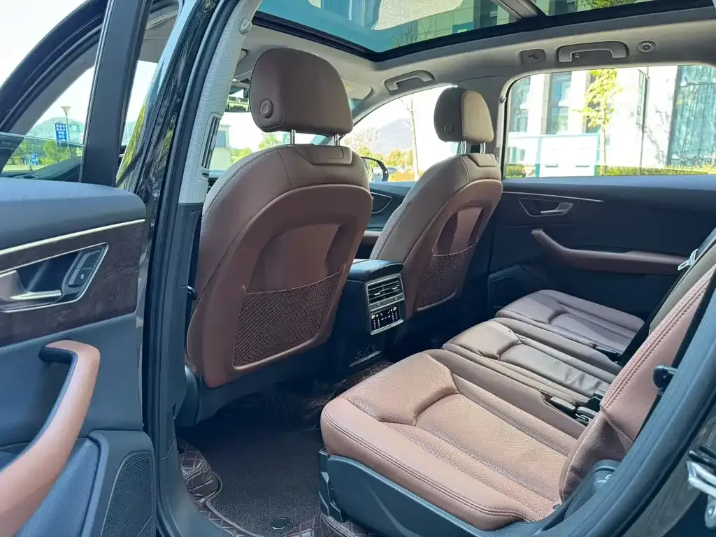Audi Q7 2022 из CN, фото 9