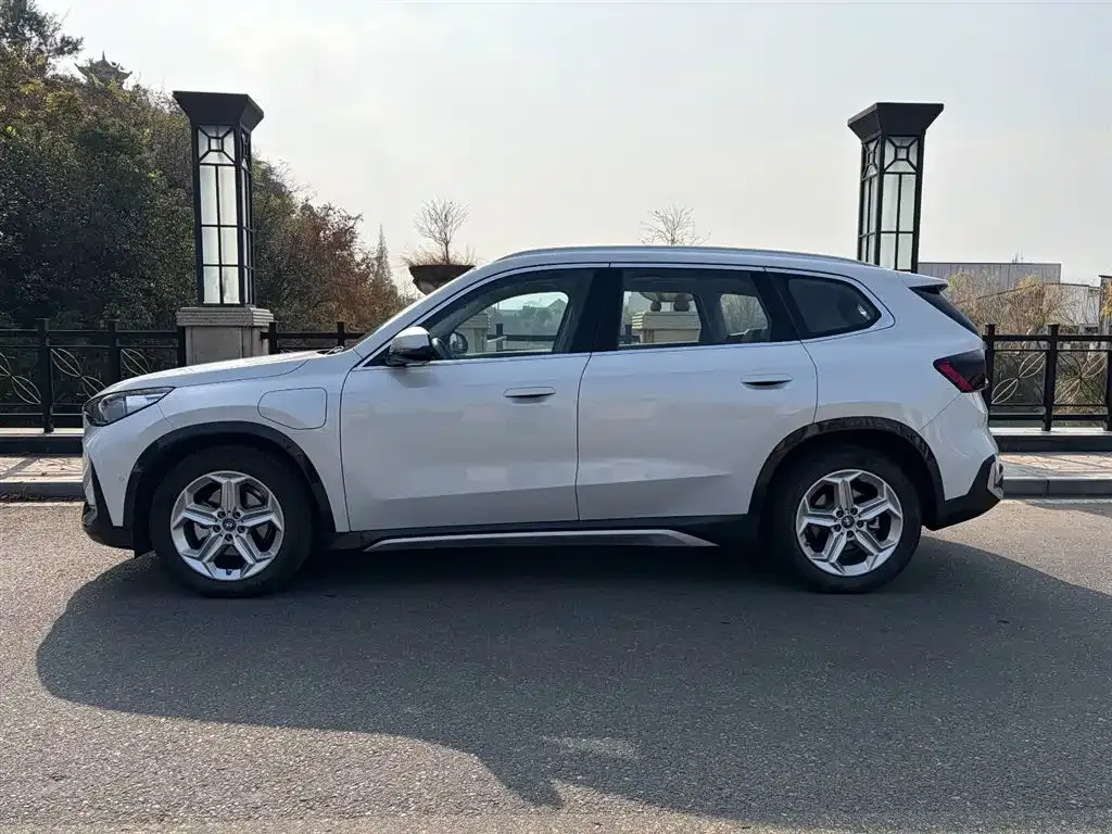 BMW iX1 2025 из CN, фото 4
