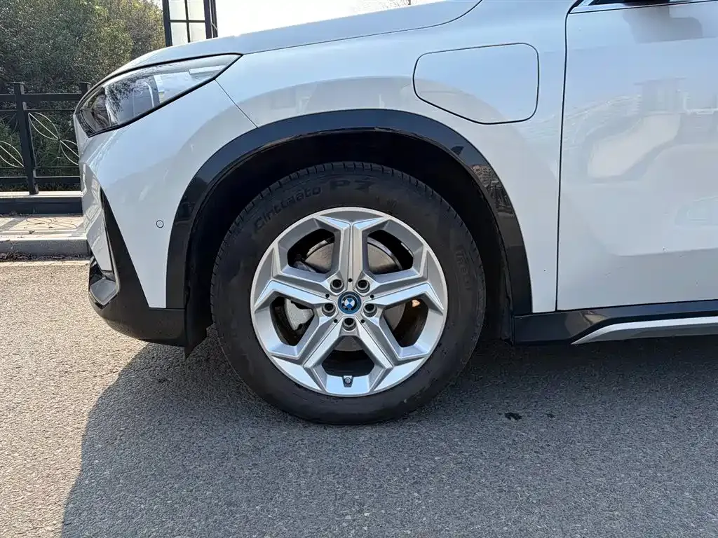 BMW iX1 2025 из CN, фото 8