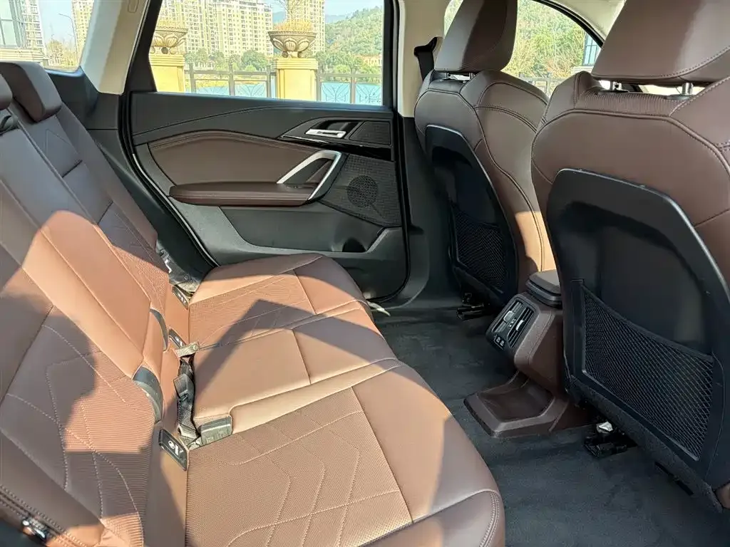 BMW iX1 2025 из CN, фото 5