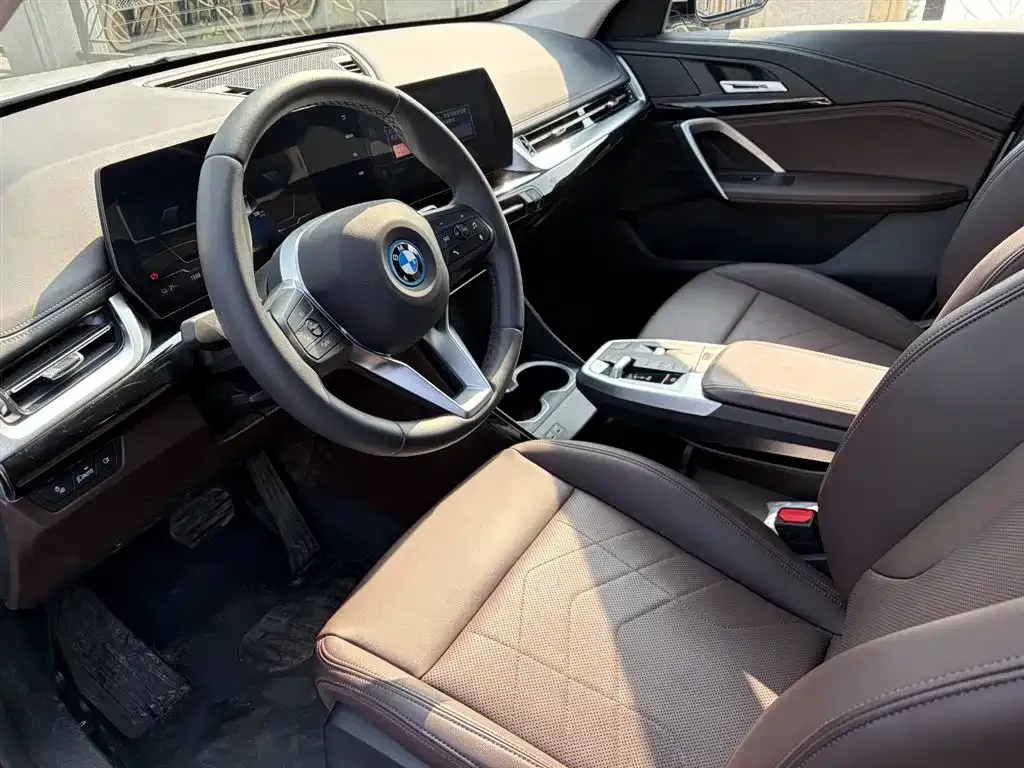 BMW iX1 2025 из CN, фото 3
