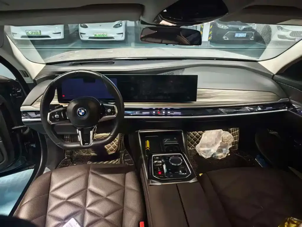 BMW i7 2023 из CN, фото 7