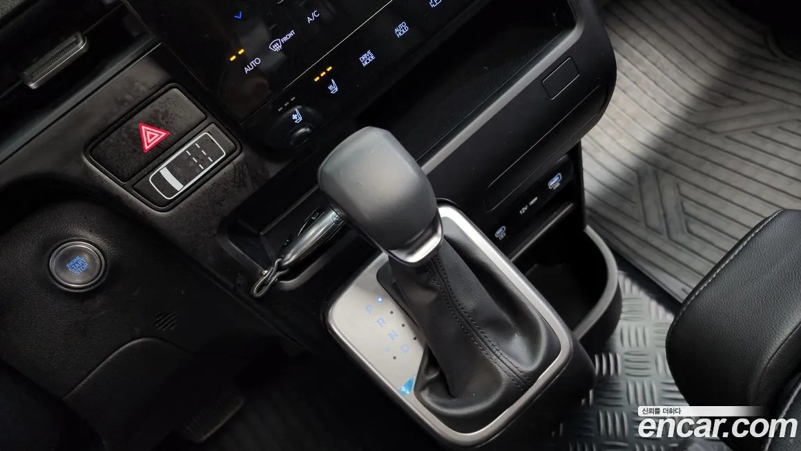 Hyundai Staria — фото 2