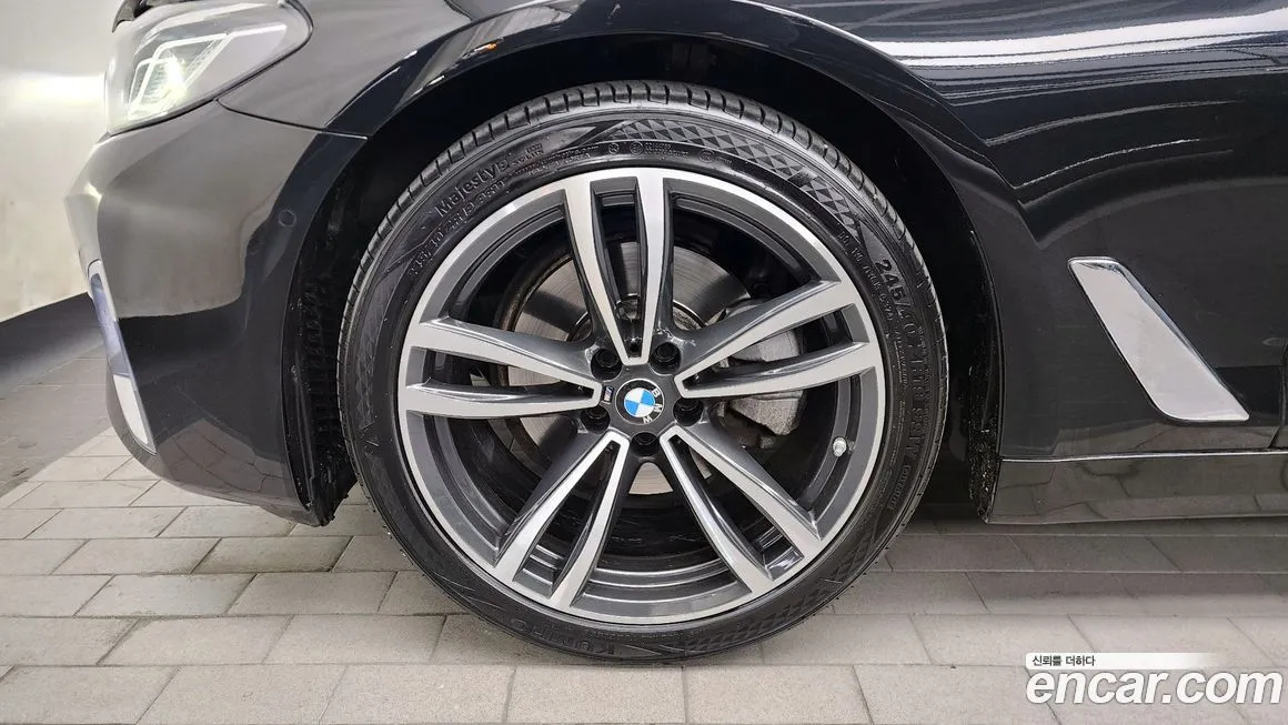 BMW 5-Series — фото 10