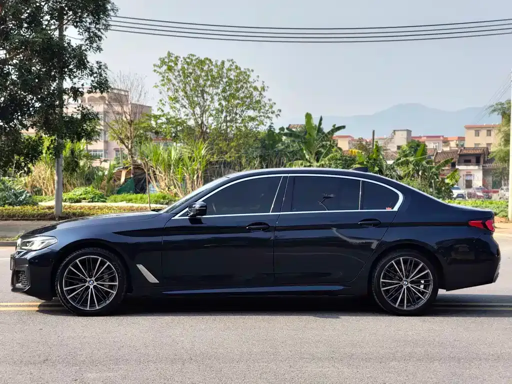 BMW 5 Series — фото 10