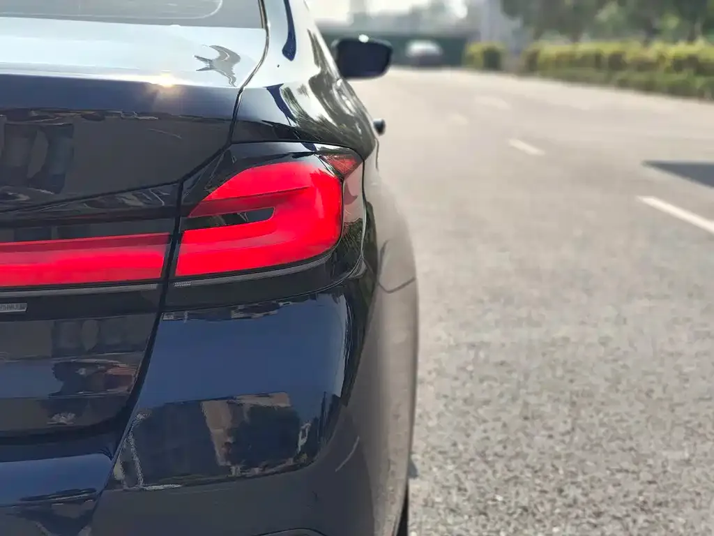 BMW 5 Series — фото 2