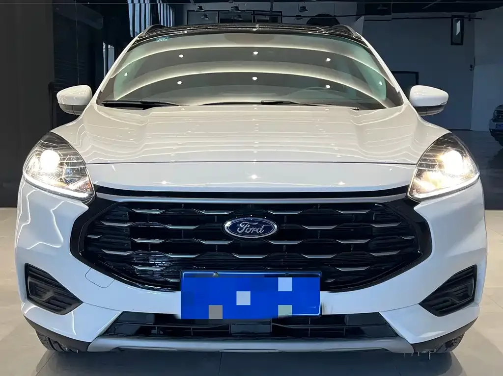 Ford Escape 2023 из CN, фото 2