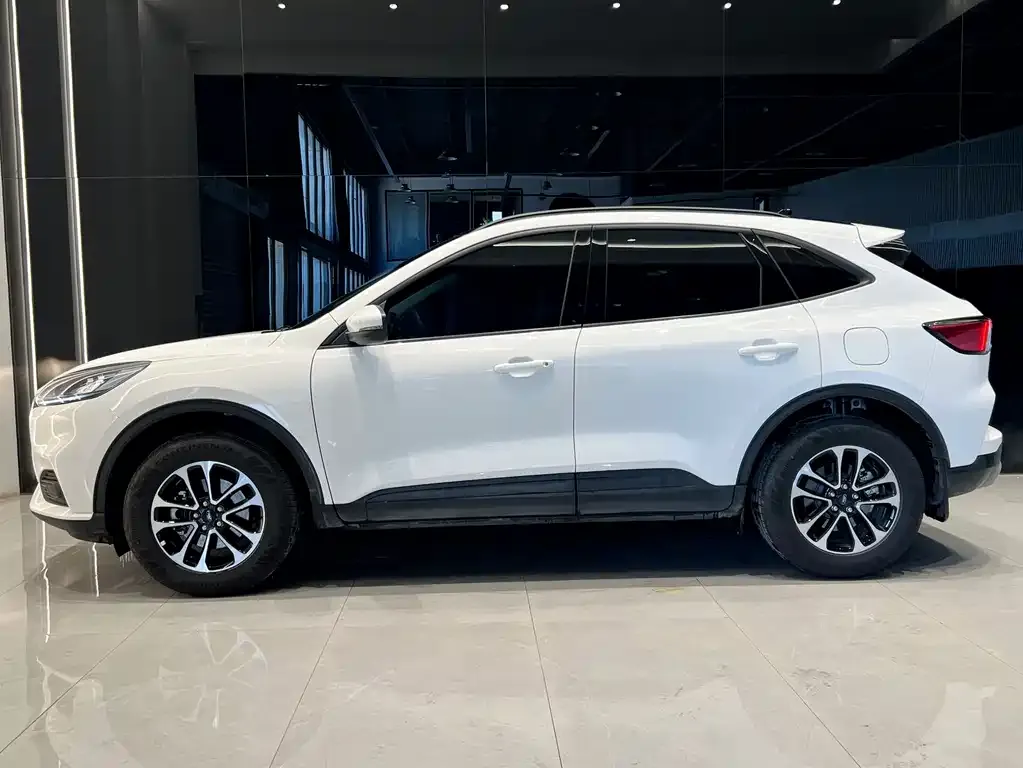 Ford Escape 2023 из CN, фото 4