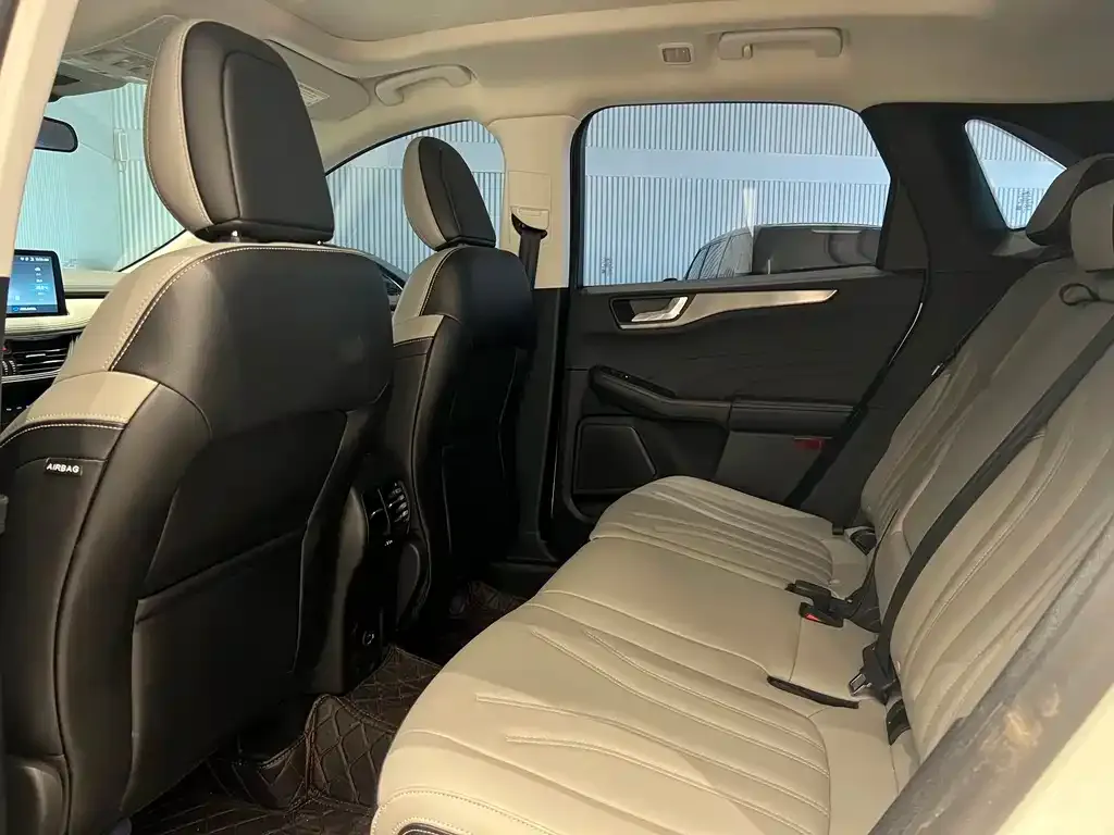 Ford Escape 2023 из CN, фото 9