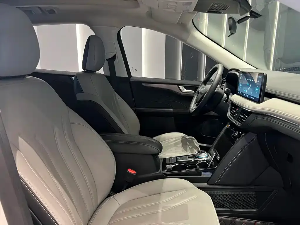 Ford Escape 2023 из CN, фото 3