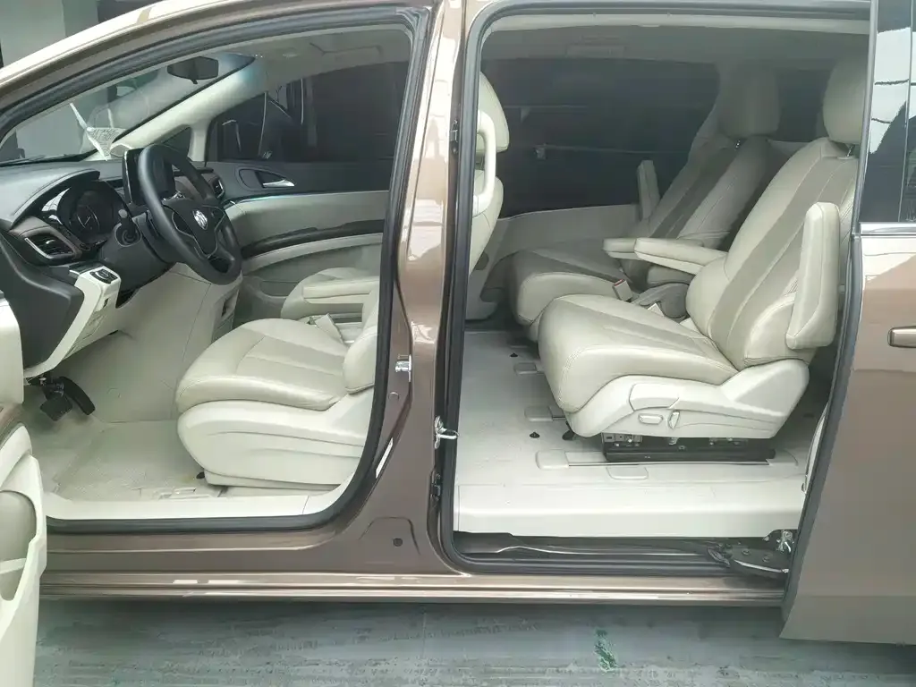 Buick GL8 2022 из CN, фото 3