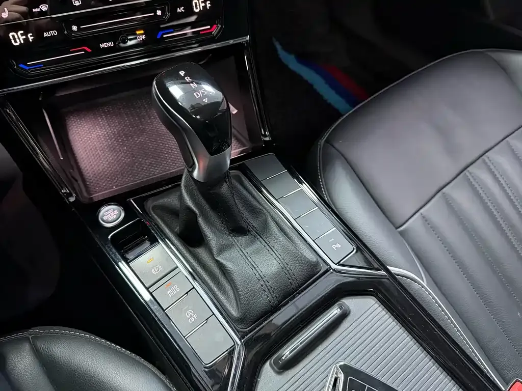 Volkswagen Passat 2023 из CN, фото 8