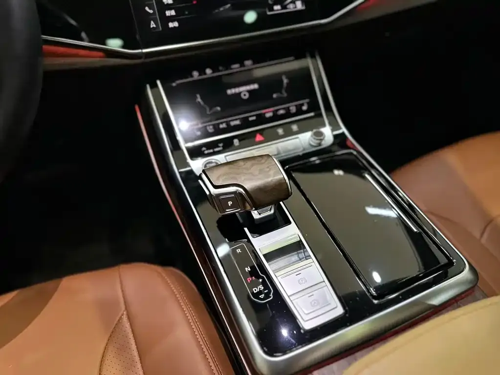 Audi Q7 2023 из CN, фото 2