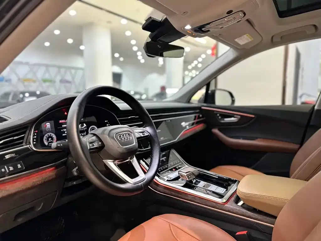 Audi Q7 2023 из CN, фото 9