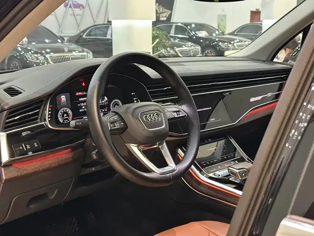 Audi Q7 2023 из CN, фото 10