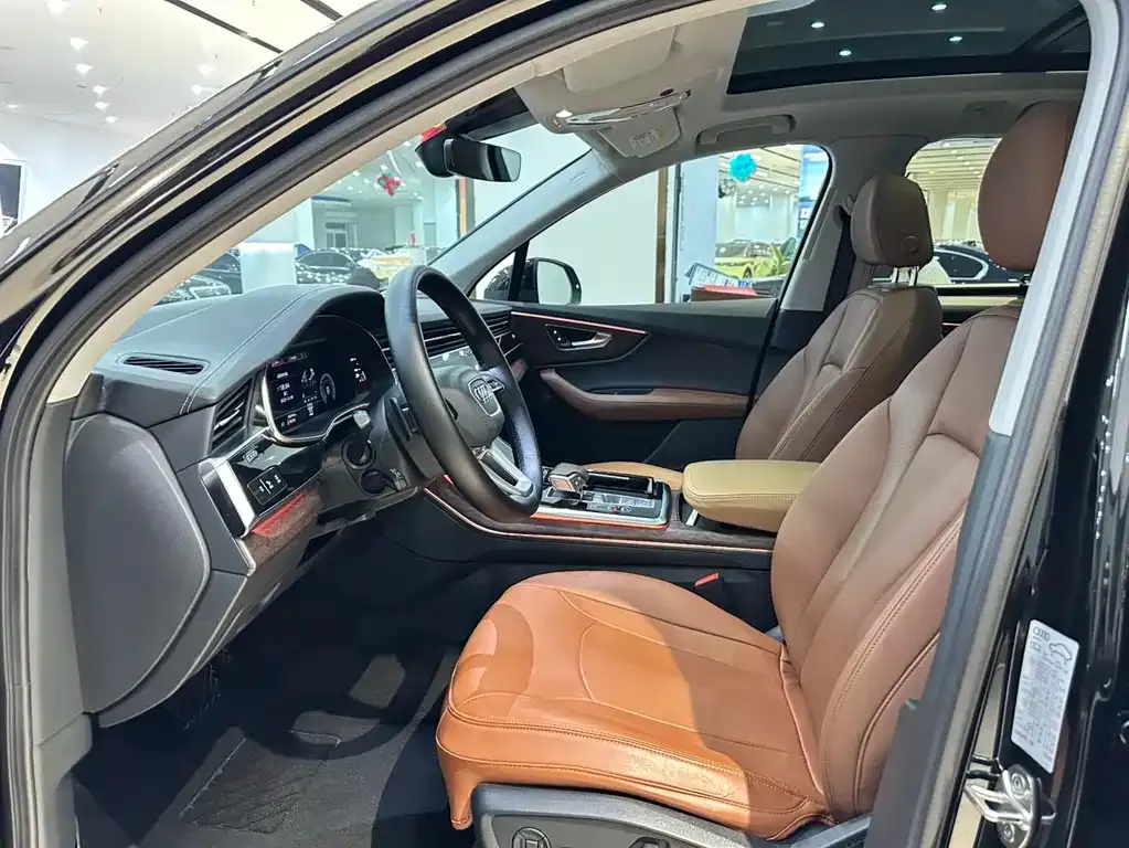 Audi Q7 2023 из CN, фото 4