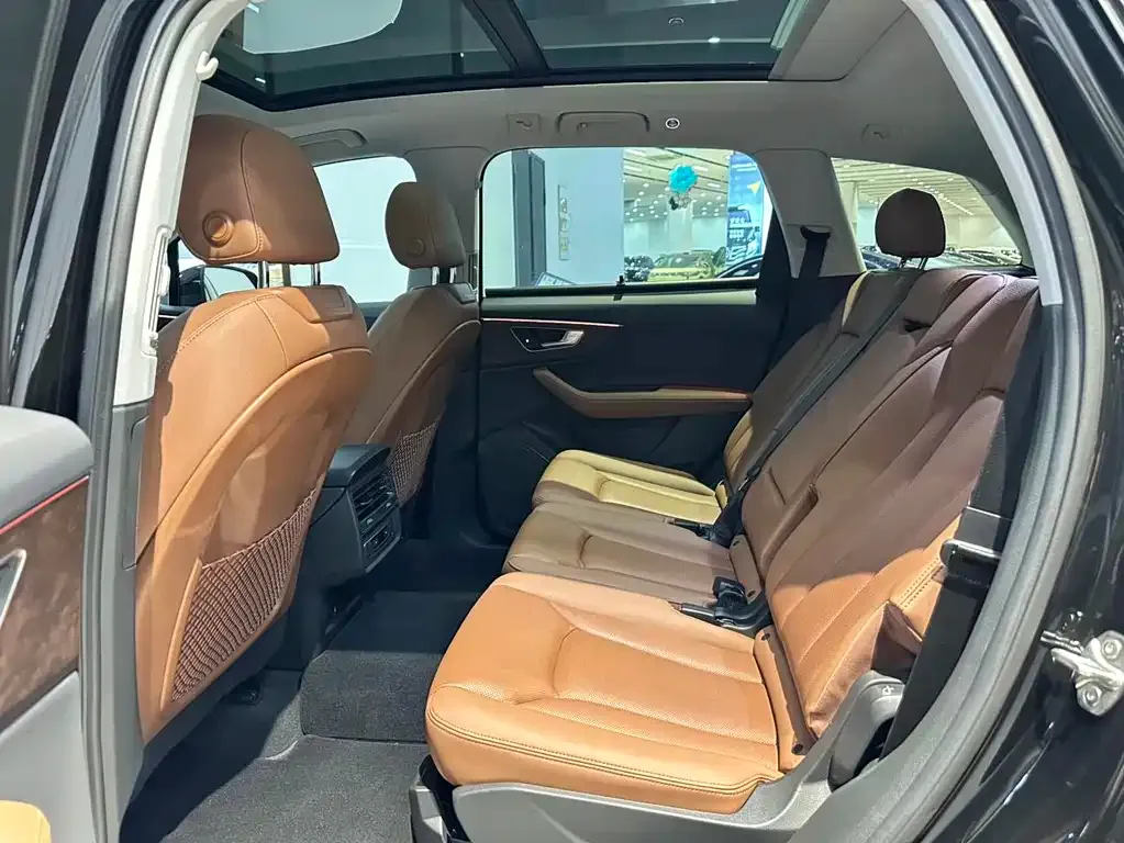 Audi Q7 2023 из CN, фото 6