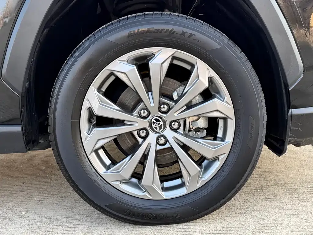 Toyota RAV4 2024 из CN, фото 5