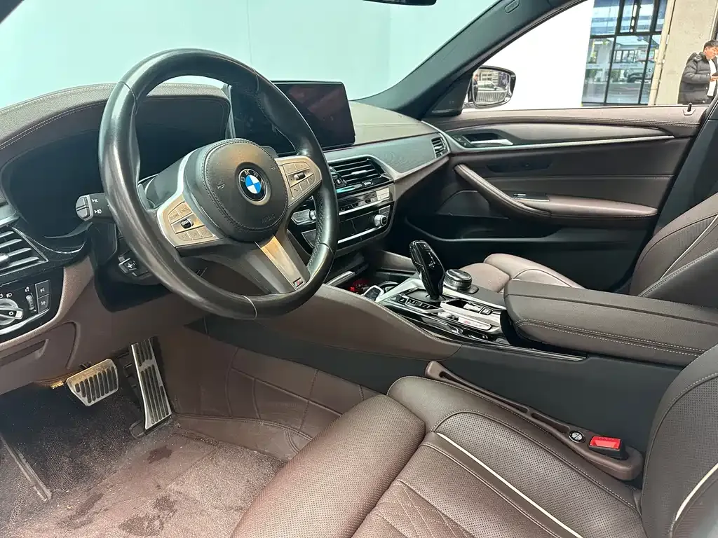 BMW 5 Series 2022 из CN, фото 9