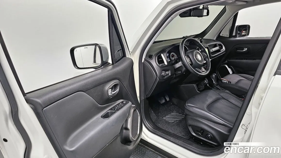 Jeep Renegade — фото 3
