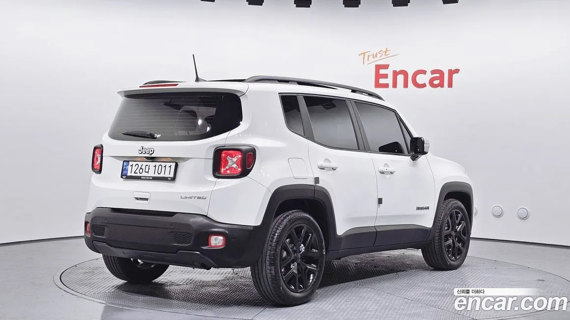 Jeep Renegade — фото 2
