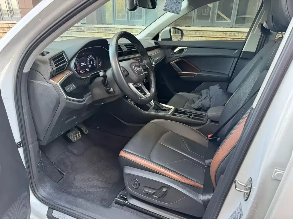 Audi Q3 2021 из CN, фото 4