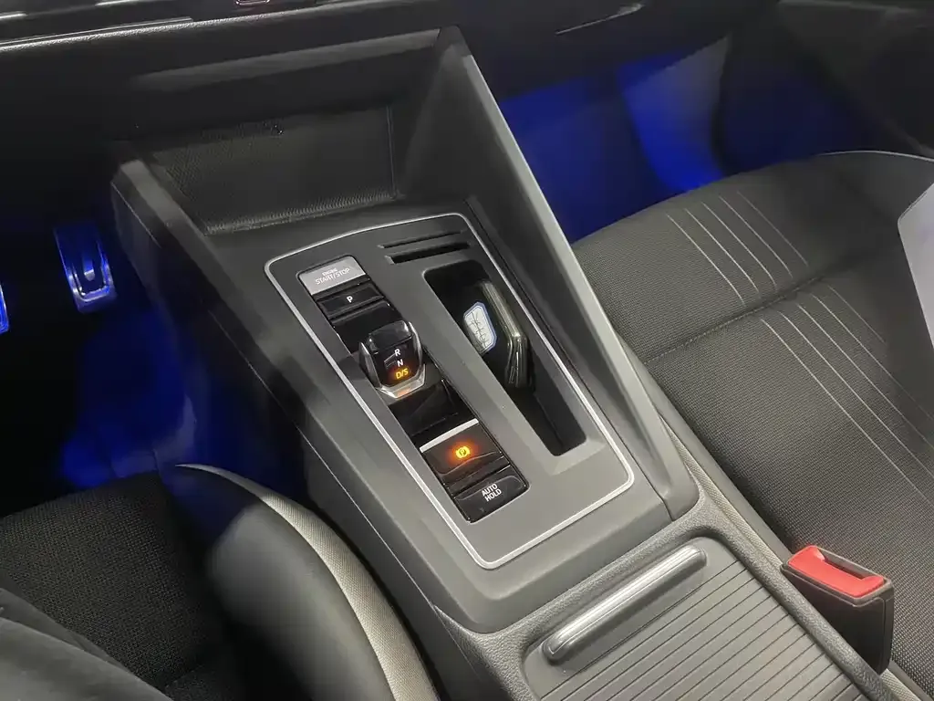 Volkswagen Golf 2024 из CN, фото 10