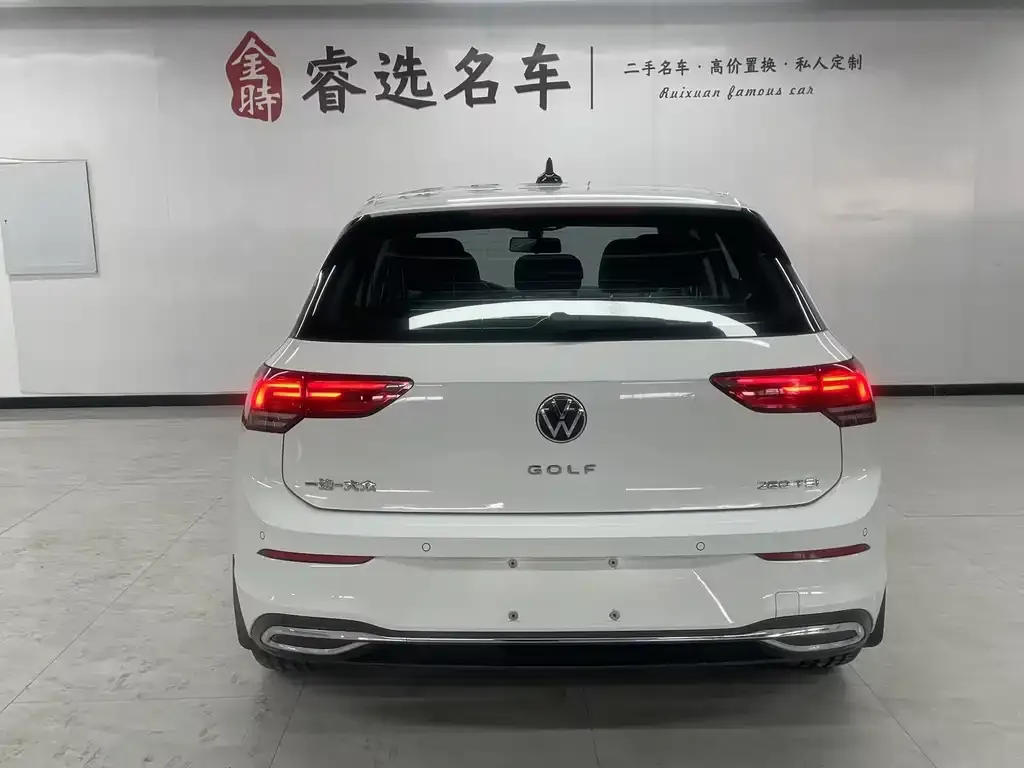 Volkswagen Golf 2024 из CN, фото 2