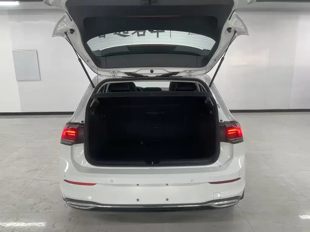 Volkswagen Golf 2024 из CN, фото 8