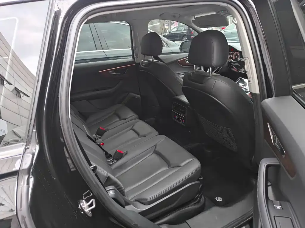 Audi Q7 2023 из CN, фото 3