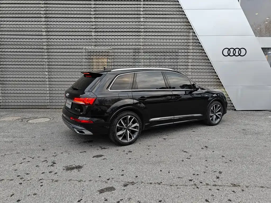 Audi Q7 2023 из CN, фото 8