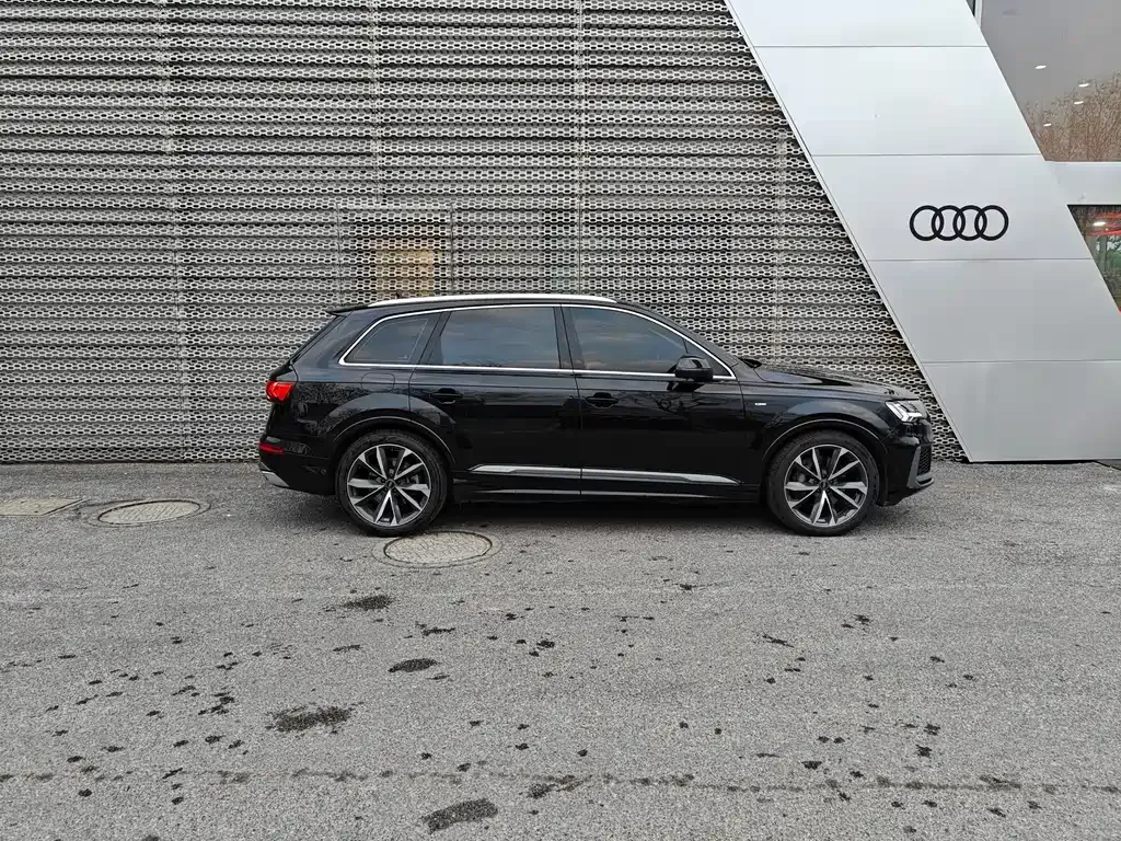 Audi Q7 2023 из CN, фото 6