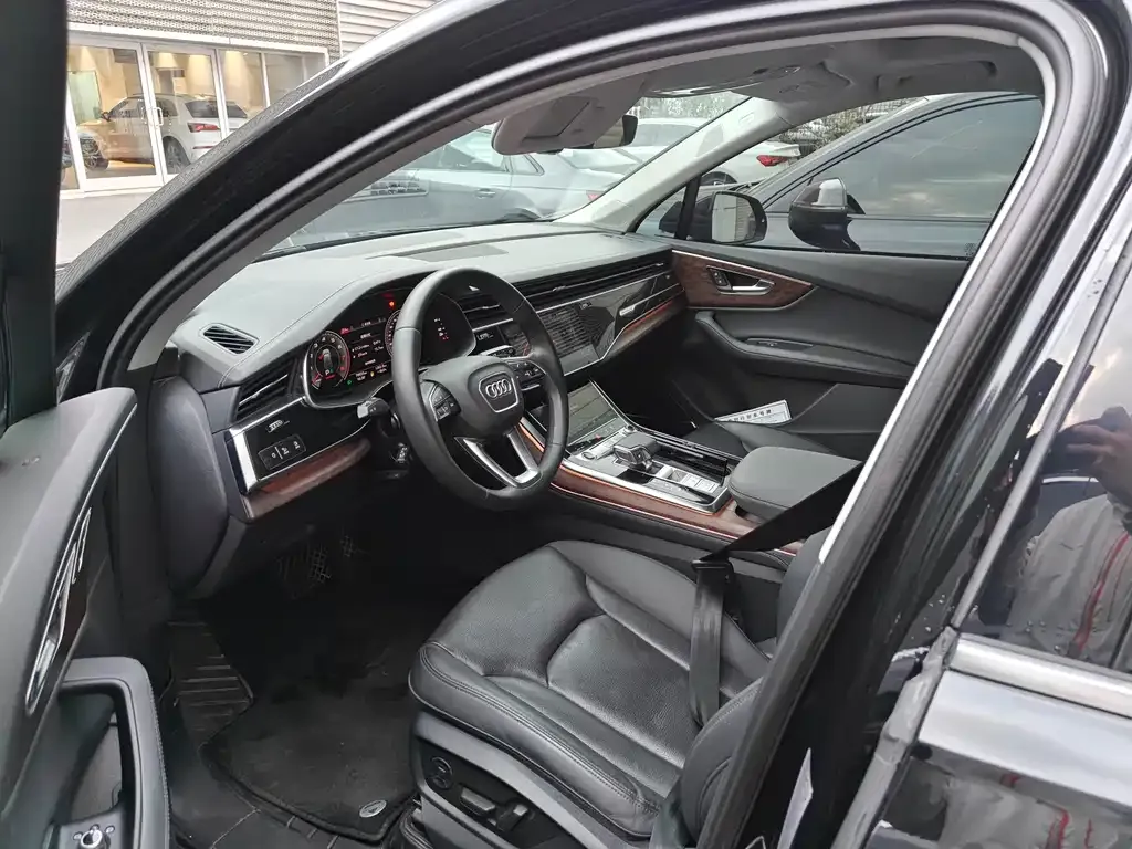 Audi Q7 2023 из CN, фото 5