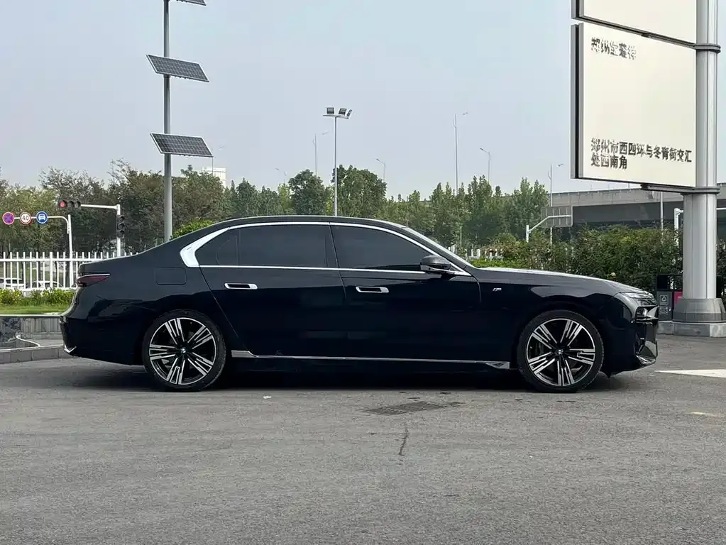 BMW 7 Series 2024 из CN, фото 3