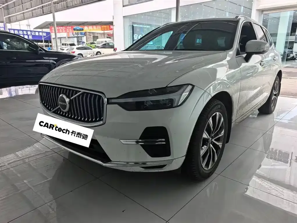 Volvo XC60 — фото 1