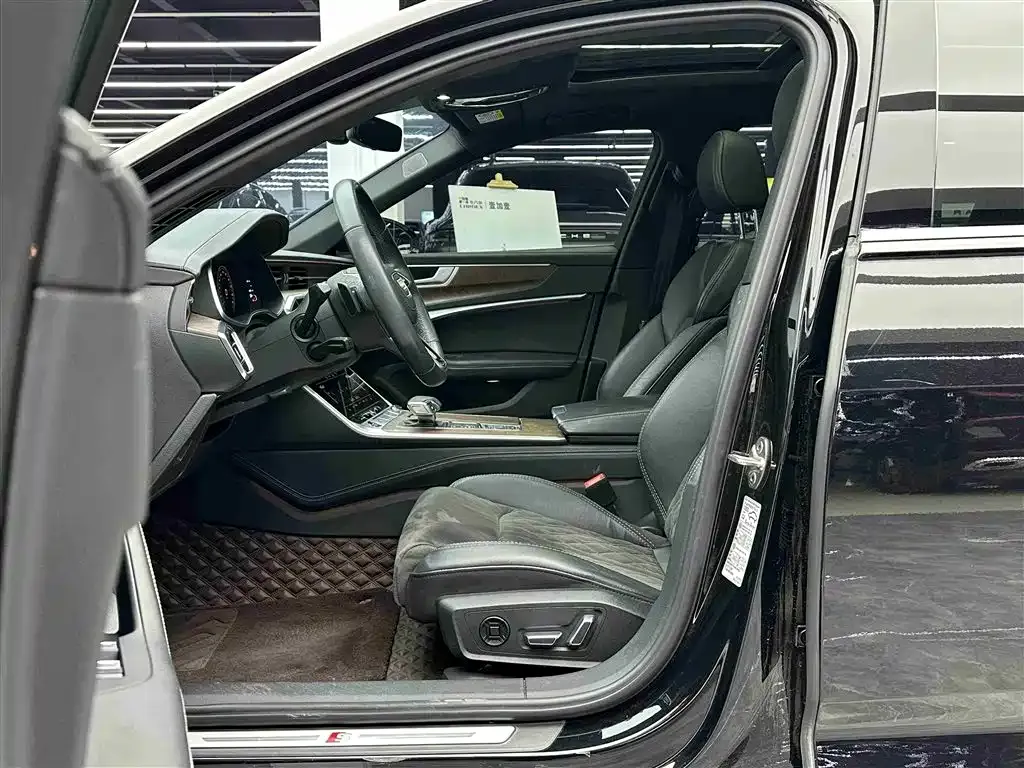 Audi A6L 2023 из CN, фото 9