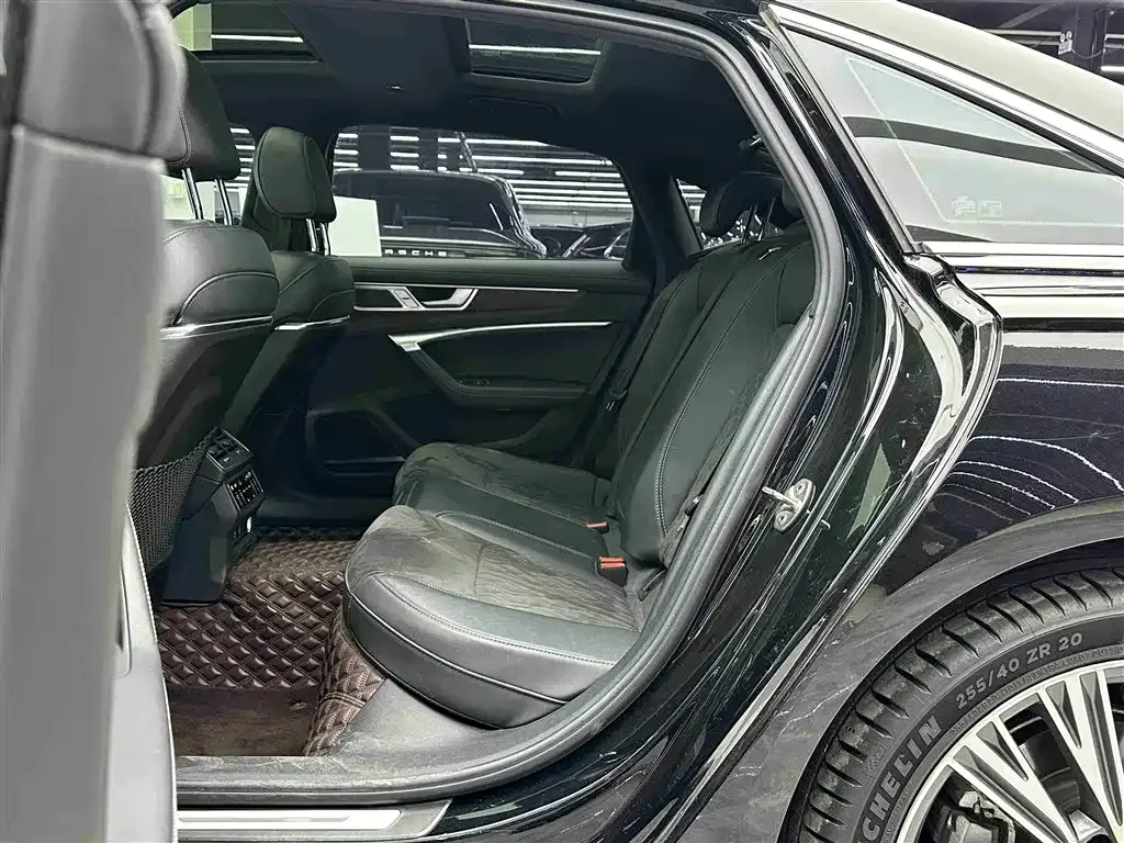 Audi A6L 2023 из CN, фото 10