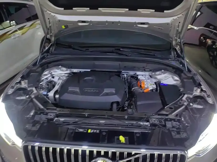 Volvo XC60 PHEV 2024 из CN, фото 6