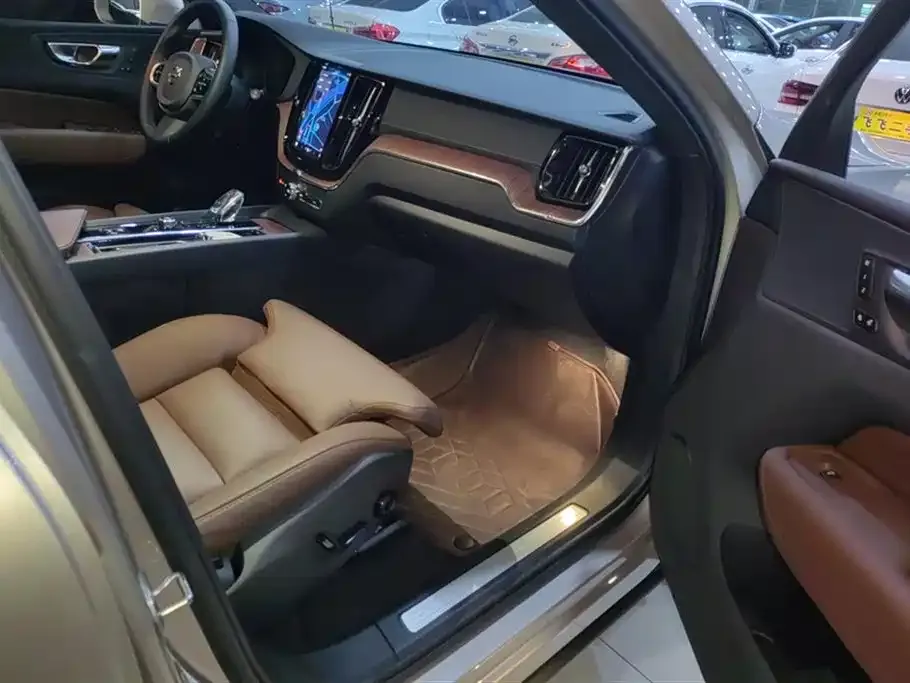 Volvo XC60 PHEV 2024 из CN, фото 7