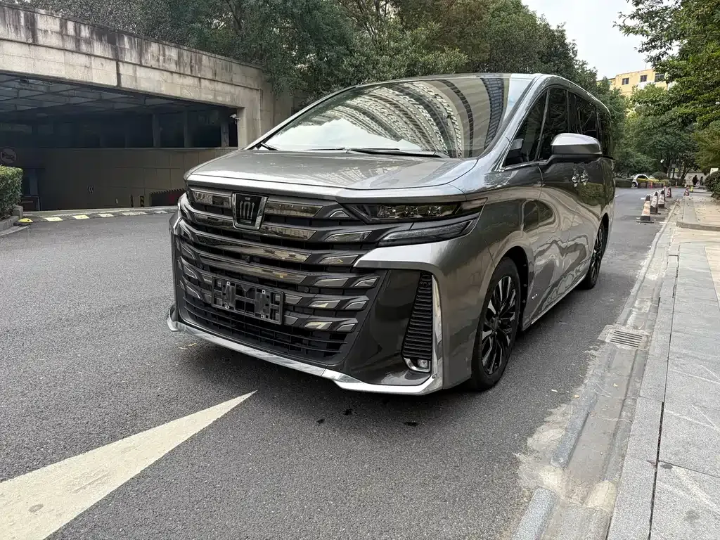 Toyota Vellfire 2023 из CN, фото 1
