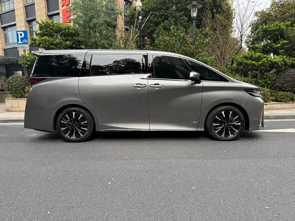 Toyota Vellfire 2023 из CN, фото 9