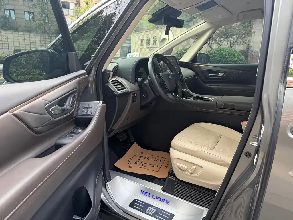 Toyota Vellfire 2023 из CN, фото 4