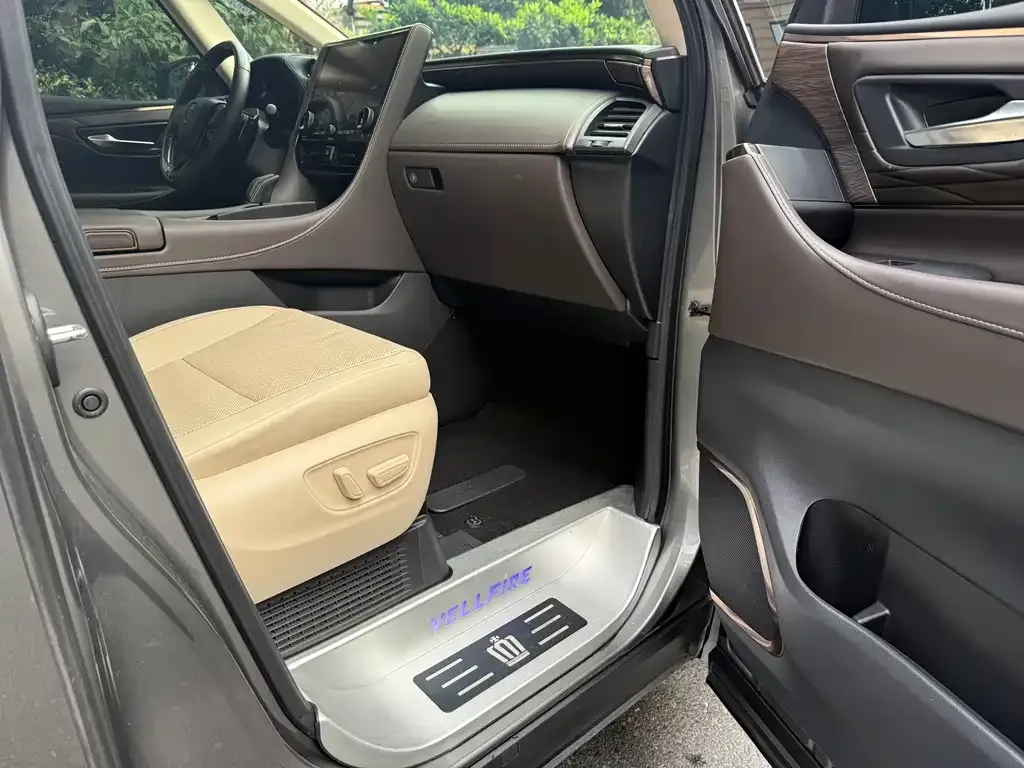 Toyota Vellfire 2023 из CN, фото 7